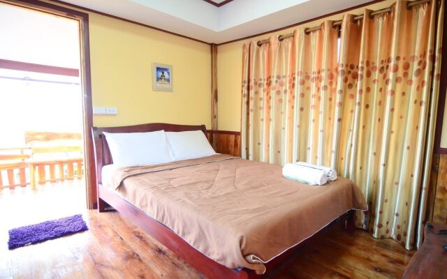 Baan Sook Aroon Khao Kho