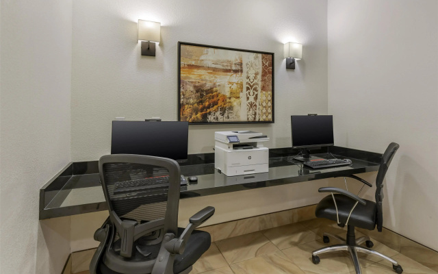 Best Western Plus Hudson Hotel & Suites