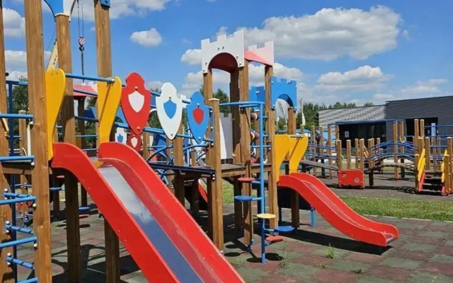 Пaноpaмный дом в хвойнoм лесу с сaуной