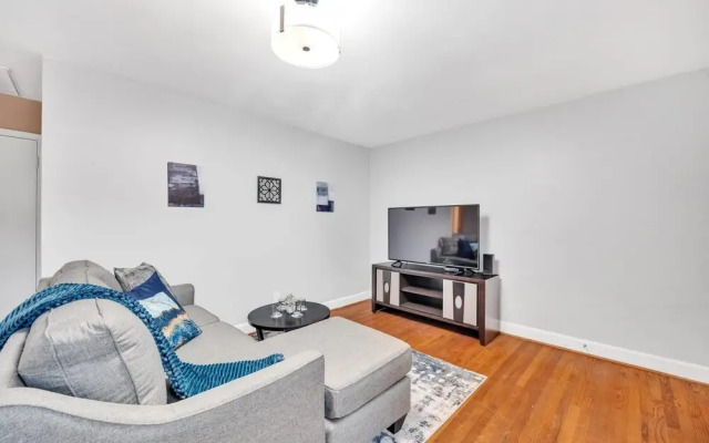 Spacious 2BR Duplex - Near Uptown Charlotte