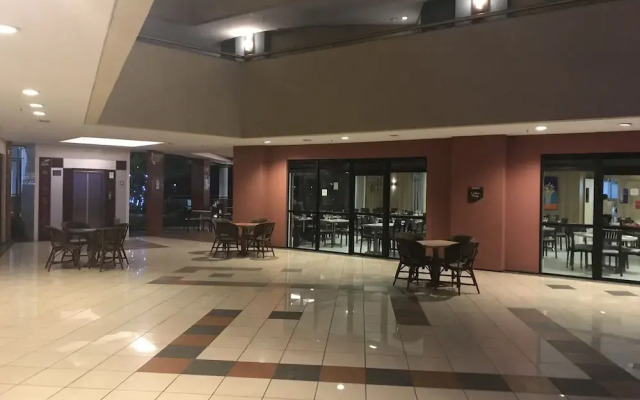 Flats Iate Plaza