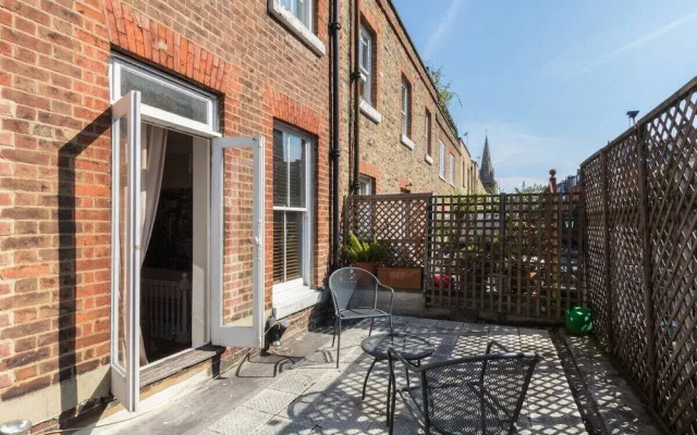 Stylish 1-bed With a Roof Terrace