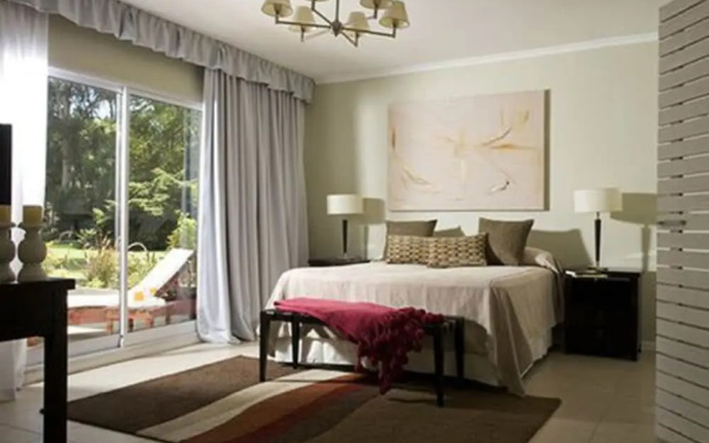 Howard Johnson Finca Maria Cristina