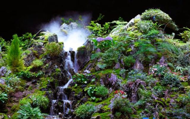 Xishuangbanna Tropic of Cancer Lake View Hot Spring Hotel