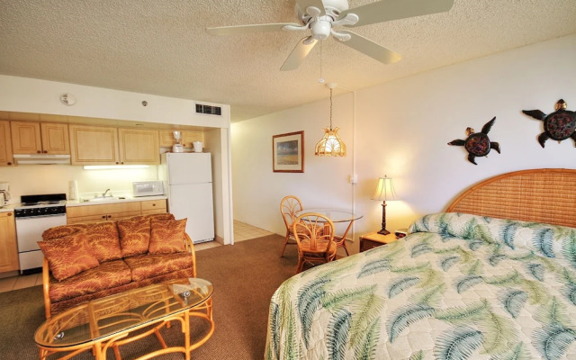 Royal Kahana #319 Studio Bedroom Condo by RedAwning