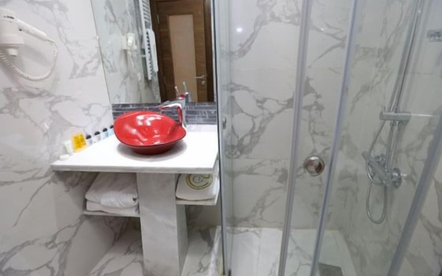 Delora Hotel and Suites