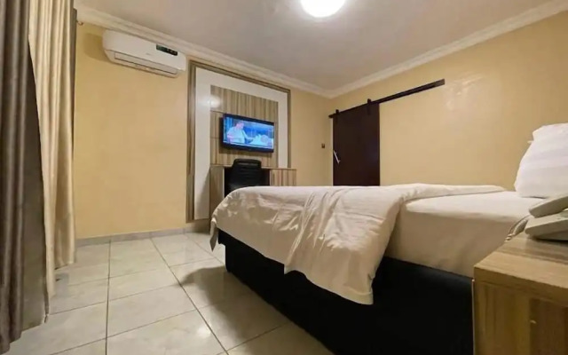 Royal Marquis Hotel