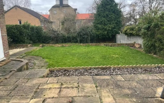 Charming House With Garden - Sleeps 6 & Parking