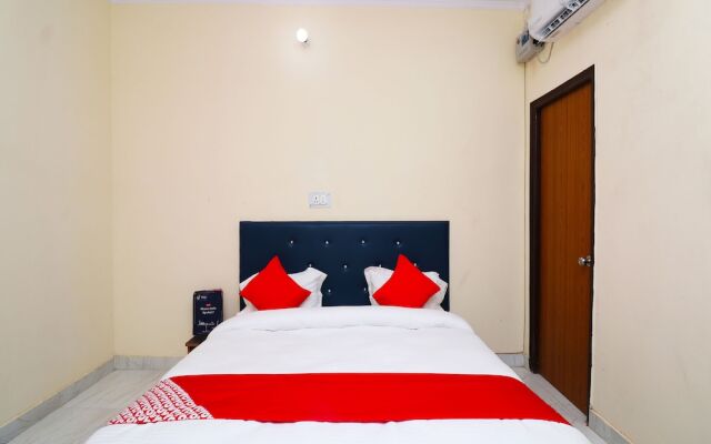 OYO 22917 Cgr Residency