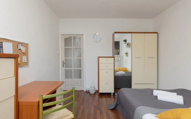 Warsaw Airport Apartment by Renters