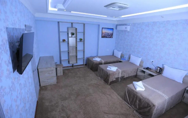 Hayot Plaza Hotel