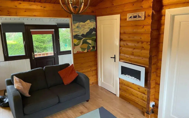 Snowdonia Log Cabin-sleeps 4-garden-pets