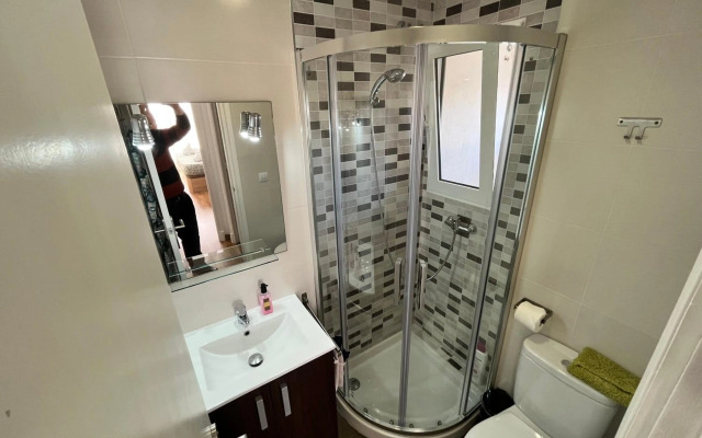 4 BEDROOMS -SENECA Center Apartment