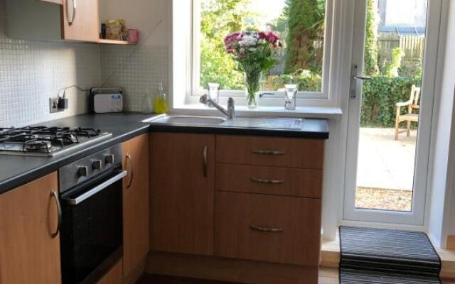 ACE Largs Ground Floor Apartment with Garden