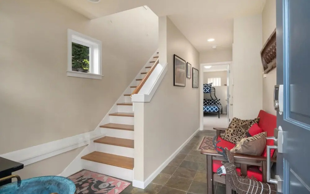 Seattle Vacation Home: Out of Africa