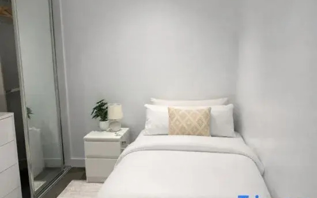 Skyline Bayview Suite