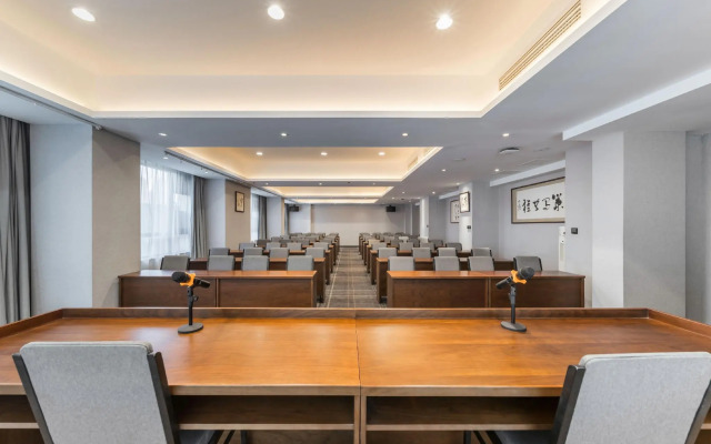 GEM Hotel Luoyang Longmen High Speed Railway Station Univerisity Town