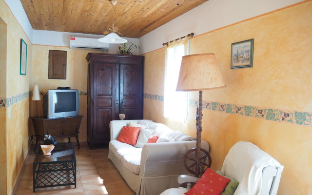 Provencal holiday home with private garden, Bédoin