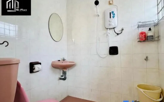 2-Stry 4BR Beside Jonker Street Taman Kota Laksamana 11 by Myplace – Bathroom – Malacca