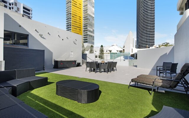 Victoria Square 2 Bed Ocean View Broadbeach