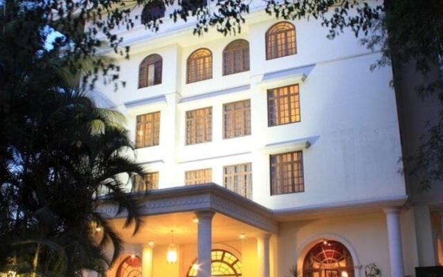 The Grand Magrath Hotel