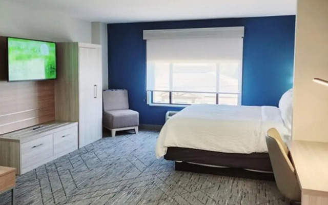Holiday Inn Express & Suites Lexington by IHG
