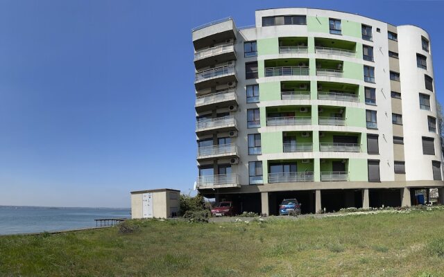 Apart holiday Tania Mamaia