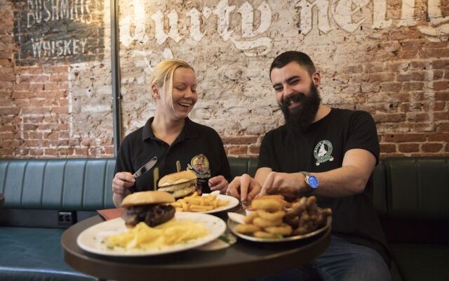 Durty Nelly's - Hostel