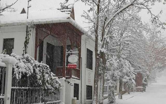 Orhan Kutbay'in Evi Turyolu Cafe Pansiyon