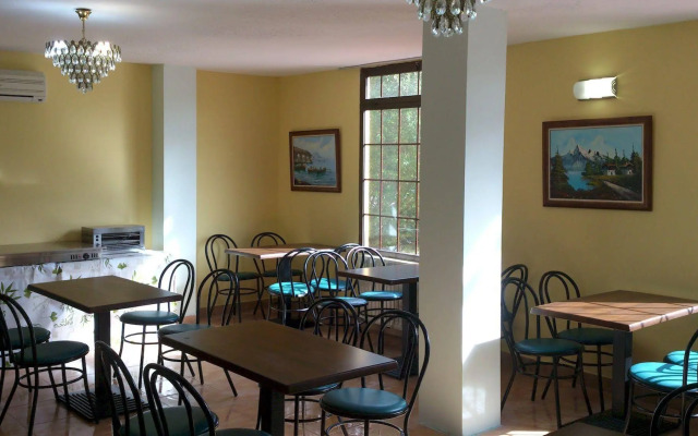 Hotel Azcona