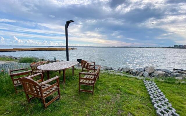 Myosotis Mamaia Studio by the Lake