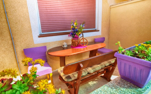Apartment 1200