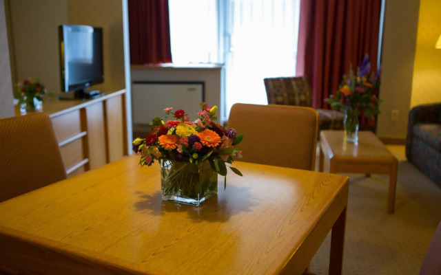 Cartier Place Suite Hotel