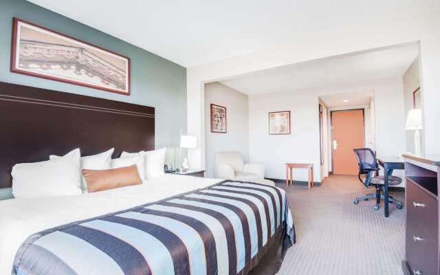 Wingate by Wyndham Gillette