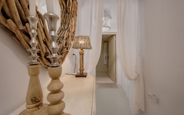 Rock Villas - Emporio | Pool, Jacuzzi, Castle View