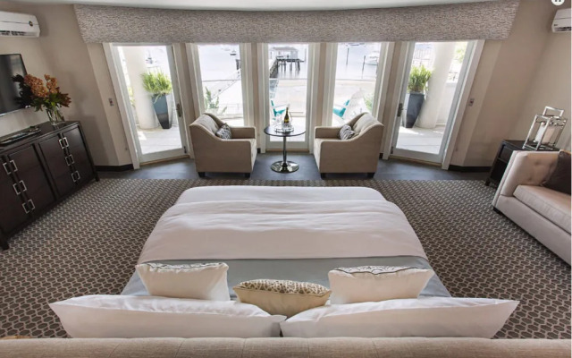 Knickerbocker Yacht Hotel