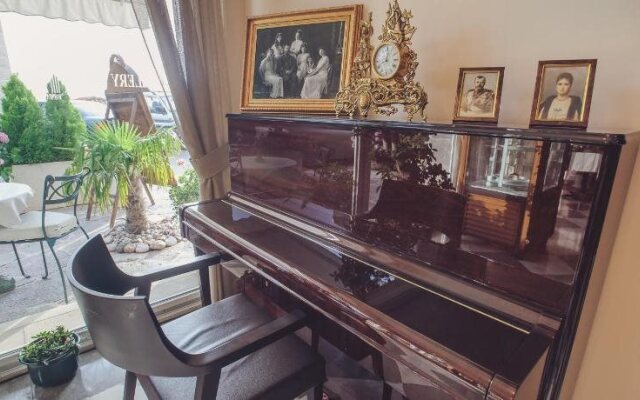 Hotel Romanov