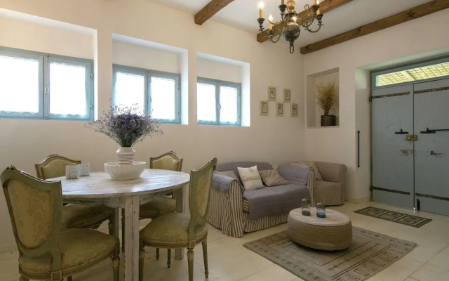 4 Person Villa with Private Swimming Pool & Garden in Lovely Surroundings near Cortona