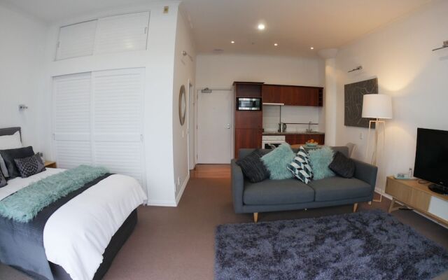 Princes Wharf Couple's Retreat - Adults Only