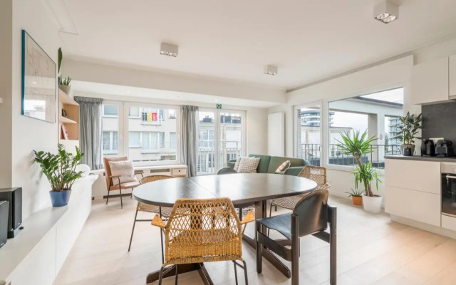 Modern and bright seaside app w seaview & terrace