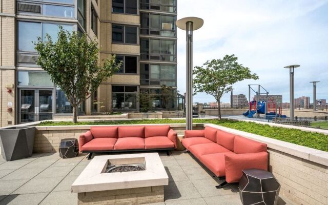 Bluebird Suites near PATH