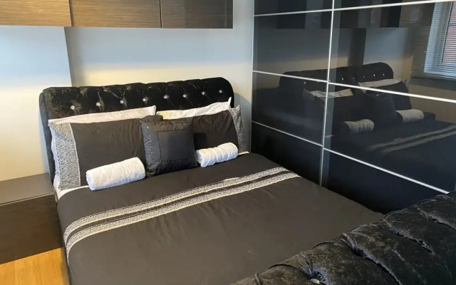 6-bed Apartment in Liverpool