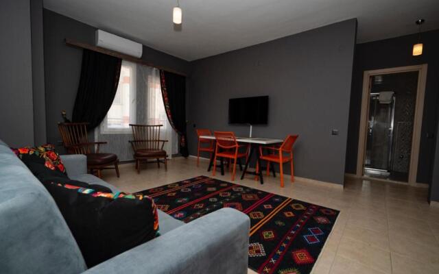 Esquire Hotel & Lounge