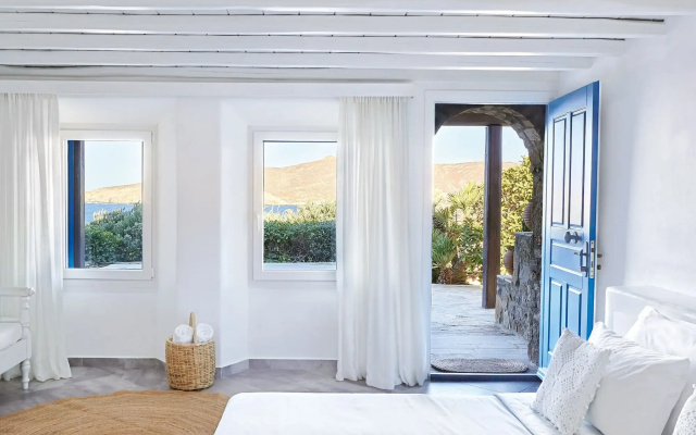 Mykonos Lolita, A Grecotel Resort to Live