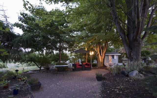 E'Laysa Guesthouse and Vineyard Retreat