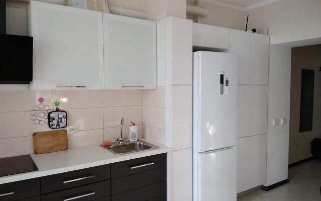 День и ночь на улице Моисеева 10