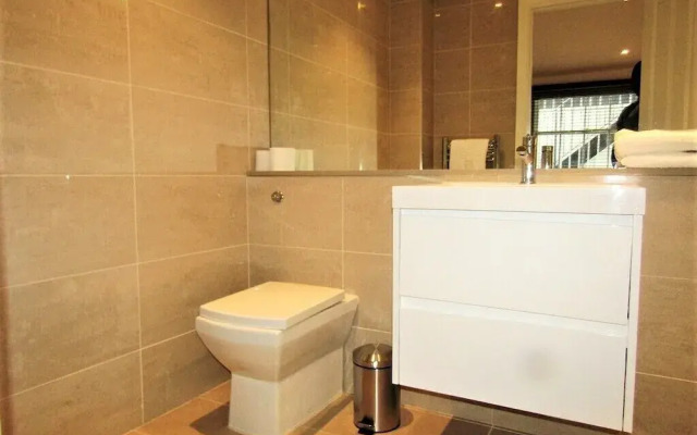 Stylish Private Double En-suite - 1