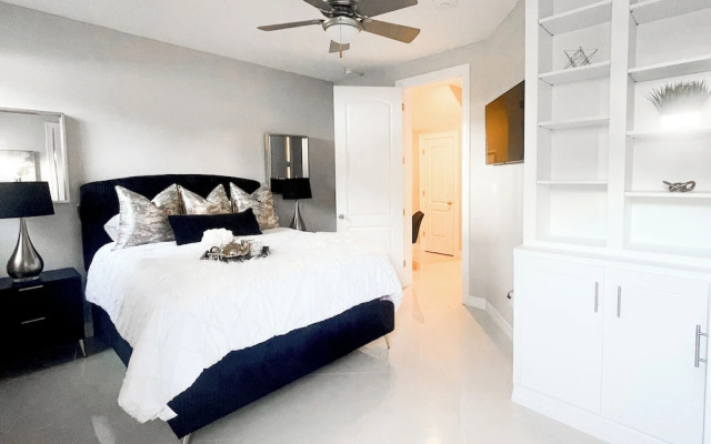 Houston Heights Hideaway Fast WiFi