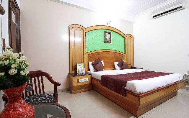 Capital O 2242 Hotel Yuvraj Deluxe