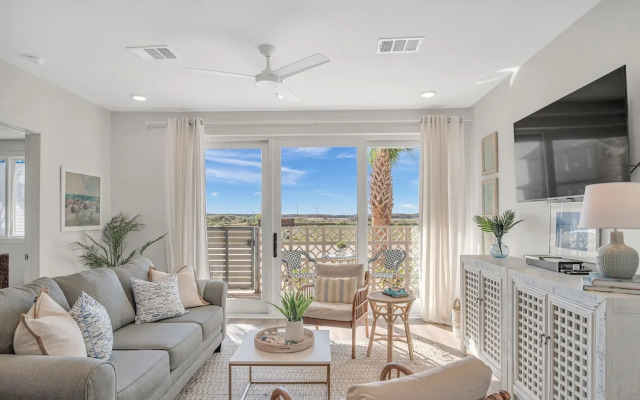 Palm Walk at Sunflower Beach